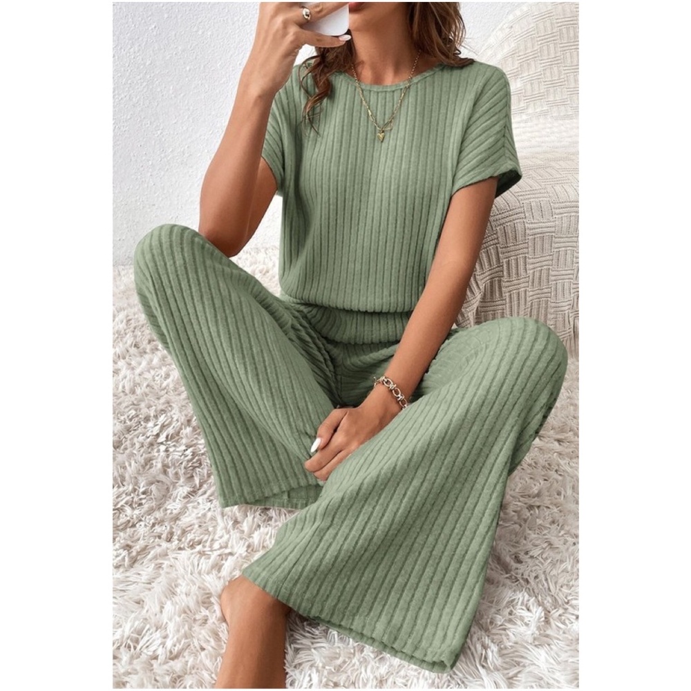 01 Solid Color Ribbed Short Sleeve Wide Leg Jumpsuit - Picture 3 of 4